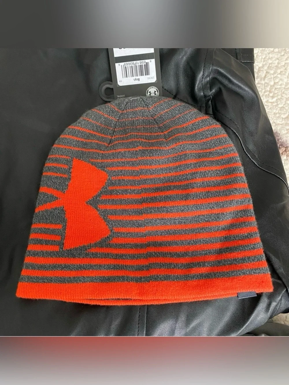 NWT Youth Under Armour beanie